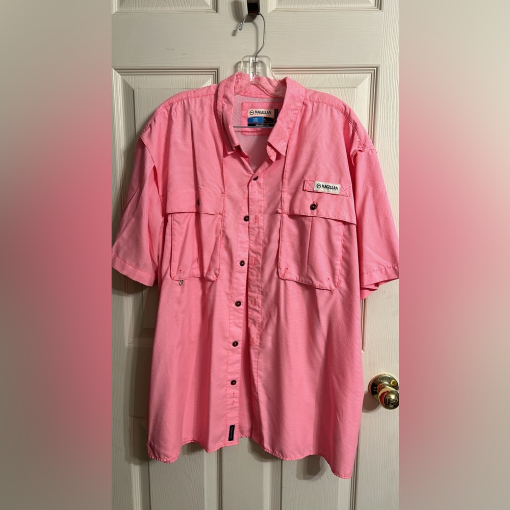 Men’s Magellan button down fishing shirt - relaxed fit - large - like new